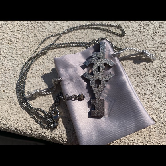 Chanel Strass Silver CC Love Necklace. Circa 2008 Spring Collection. - Picture 2 of 7